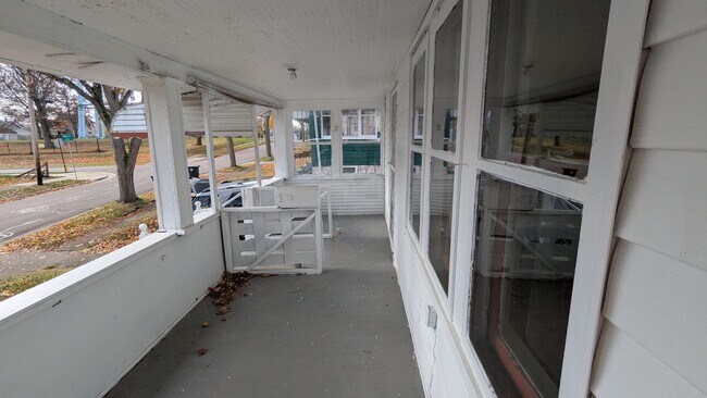 Foto del edificio - A charming 3-bedroom, 1.5-bathroom home located in the vibrant city of Akron