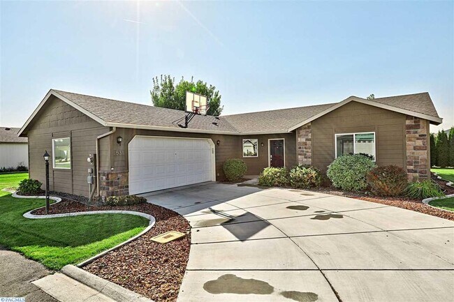 Building Photo - 531 Smoketree pl