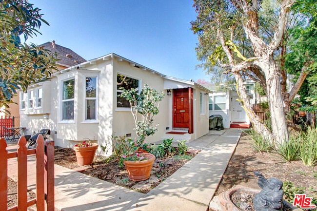 Building Photo - 2227 Montana Ave