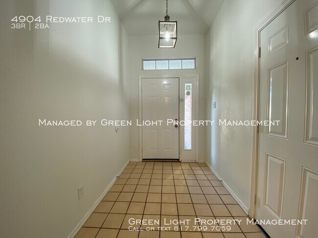 Foto del edificio - 4904 Redwater Dr