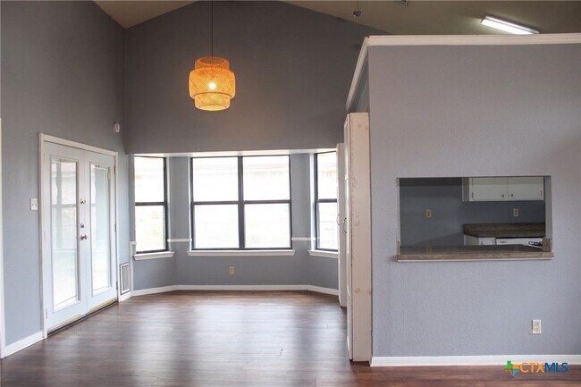 Foto del edificio - 4916 Glass Mountain Dr