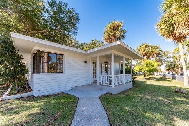 Building Photo - 1104 N Osceola Ave