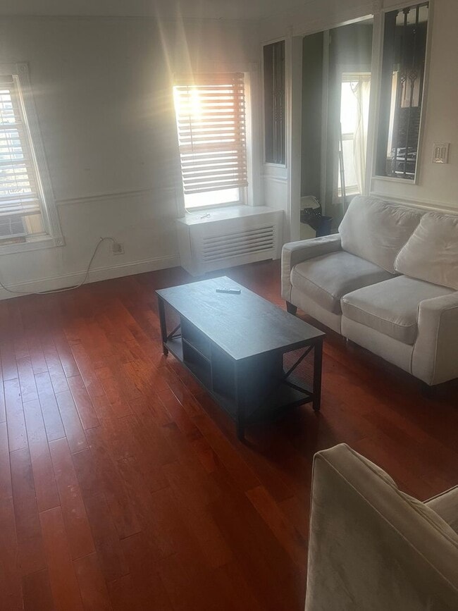 Building Photo - 579 Putnam Ave