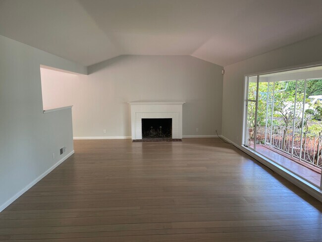 Living room - 22 Pinecrest Terrace