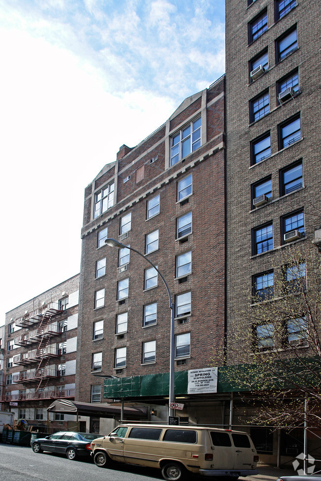 Building Photo - 170 W 76th St