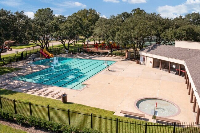 Foto del edificio - 22727 Smokey Hill Dr