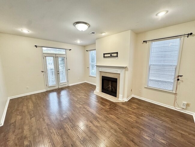 Building Photo - 1359 Island Pl E