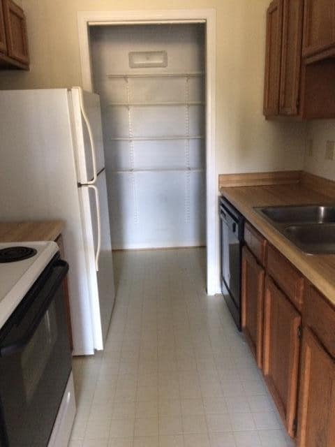 Building Photo - 925 Morganton Rd