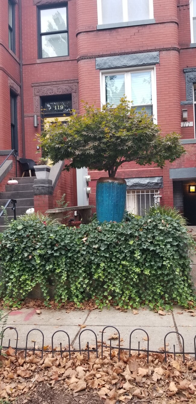 Photo - 117 V St NW Townhome