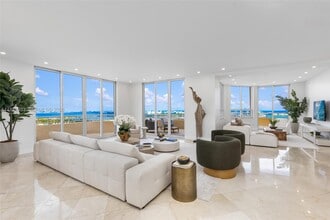 Building Photo - 808 Brickell Key Dr