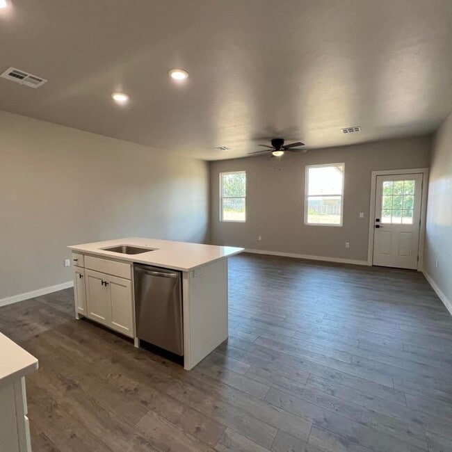 Building Photo - Spring Ridge Duplex 1