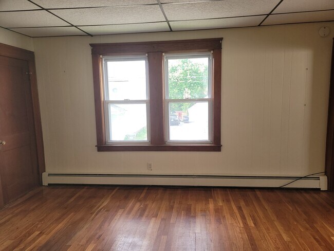 Building Photo - 13 Hartley St