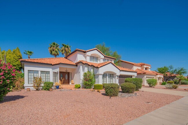 Building Photo - Welcome to this fully furnished short term...