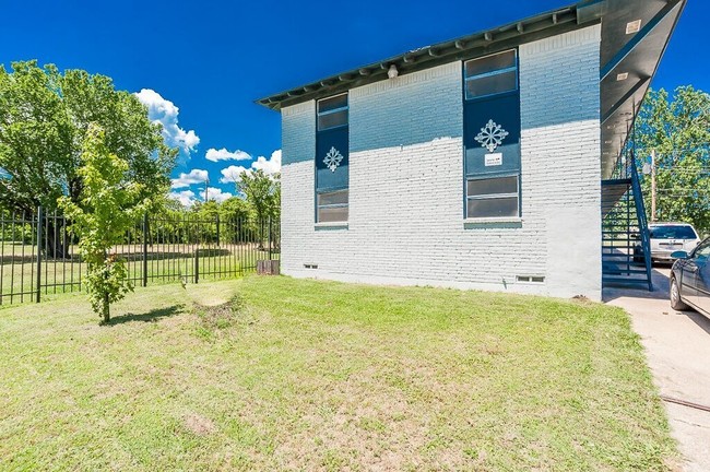 Building Photo - Caldwell Courts