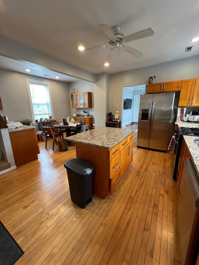 kitchen - 2114 W Lyndale St