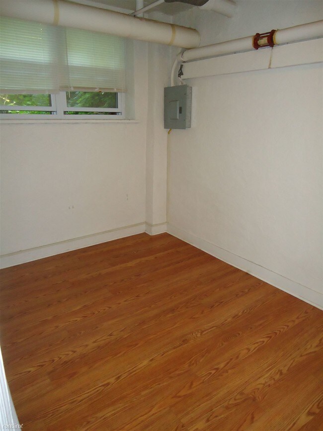 Building Photo - 5700 Munhall Rd