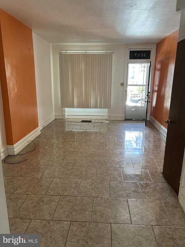 Primary Photo - 1047 Madison Ave
