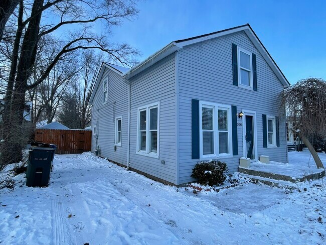 Foto del edificio - 2450 Gerald Ave