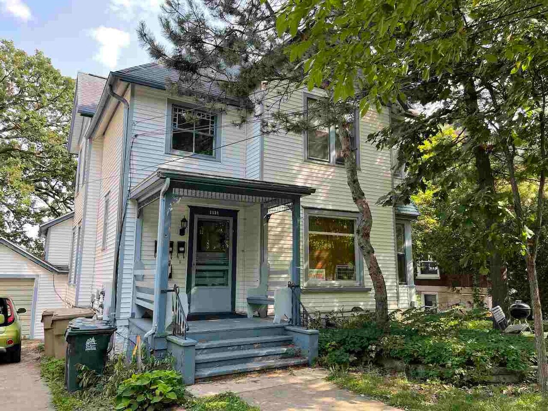 Primary Photo - 1121 Rutledge St
