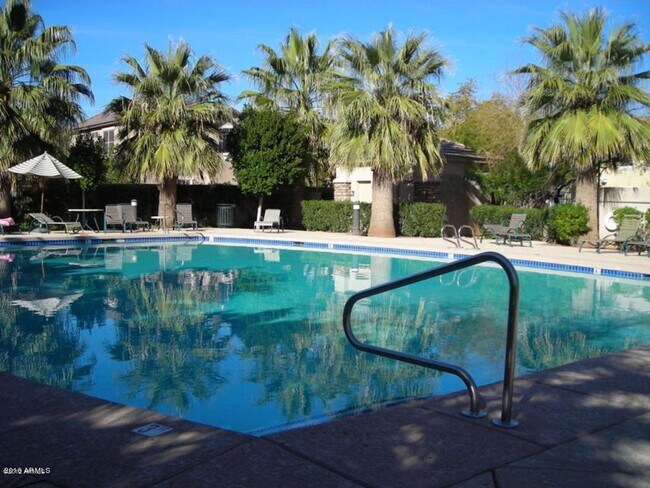 Foto del edificio - Charming 3 bed home with loft and 2 car at...