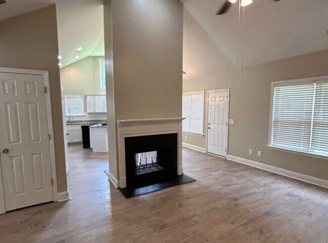Foto del edificio - 1156 E Fayetteville Rd
