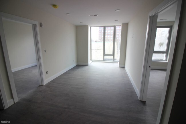 Foto del edificio - 4 br, 2 bath  - 1065 Tremont St # 18M