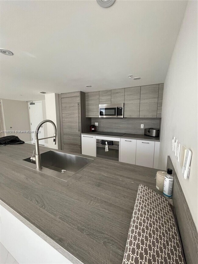 Foto del edificio - 400 Sunny Isles Blvd
