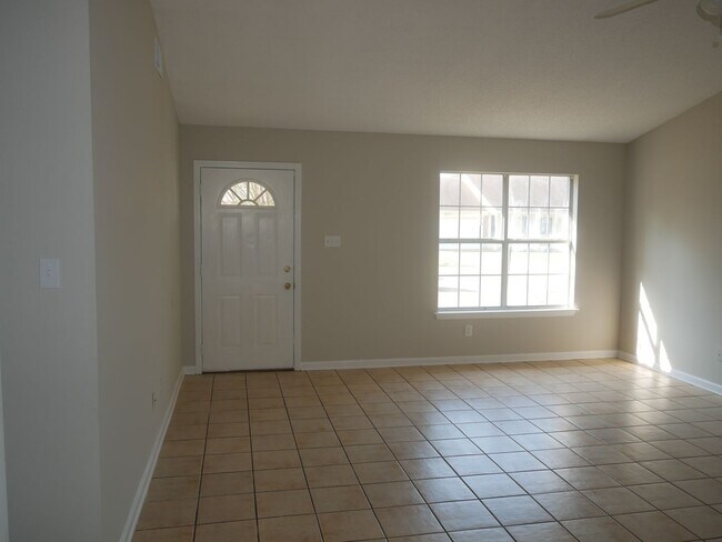 Foto del edificio - ****JUST REDUCED****2610 Waverly Dr, Horn ...