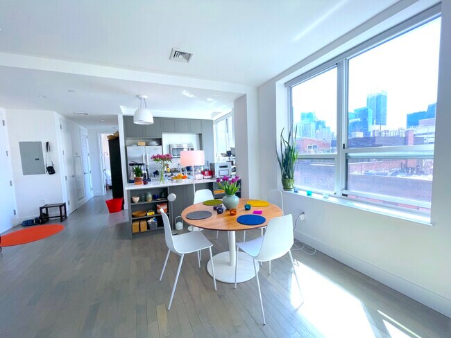 Building Photo - 416 W 52nd St