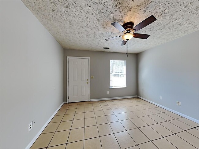 Building Photo - 6114 Green Acres Dr SW