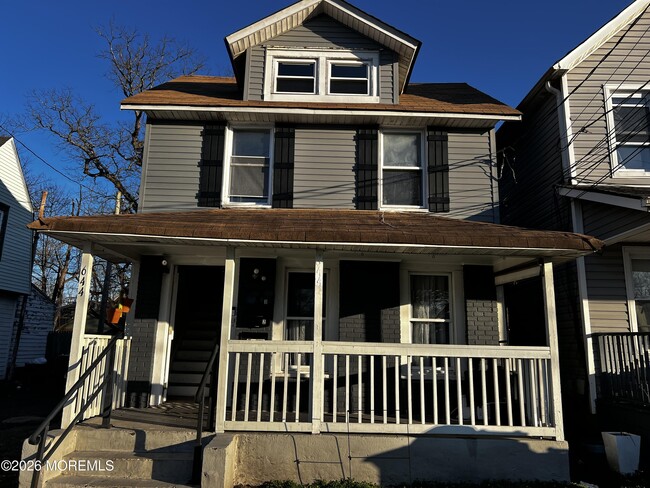 Building Photo - 644 Church St