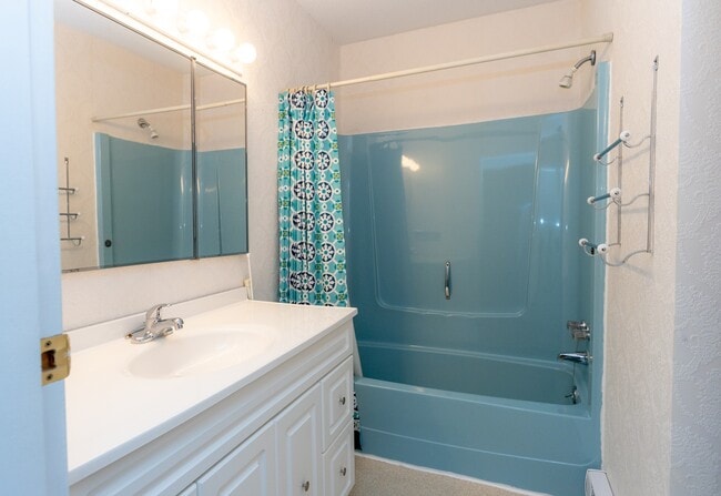 Building Photo - 322 Village Way