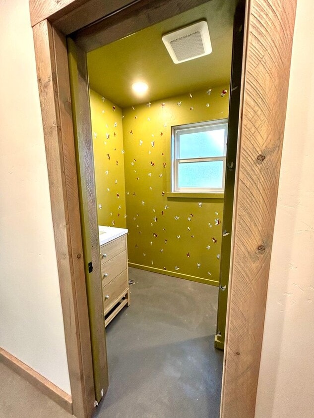 Building Photo - Charming Tiny Home with a Deck, Creek Fron...