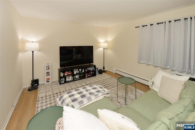 Foto del edificio - 128 Regency Park