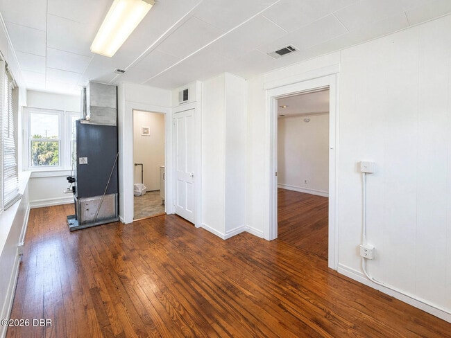Building Photo - 431 N Grandview Ave