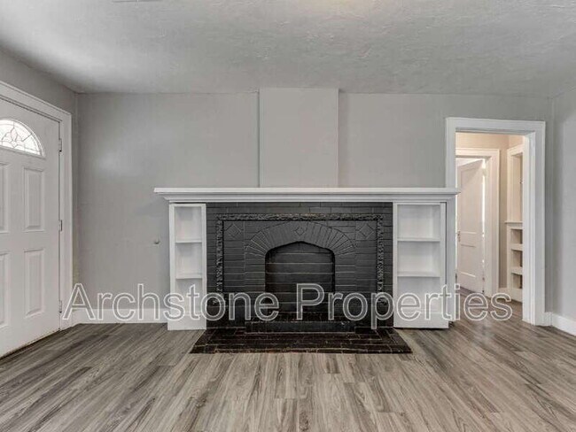 Foto del edificio - 4409 N Military Ave