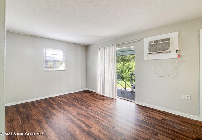 Foto del edificio - 1343 W Point Dr