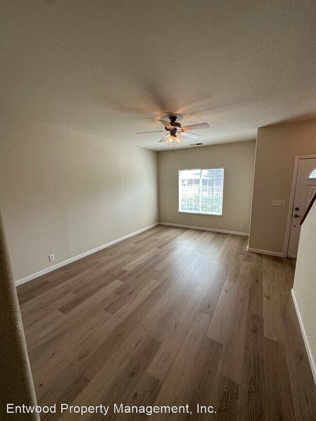 Building Photo - 3 br, 2.5 bath House - 1616 Manzanita