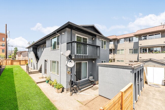 Foto del edificio - 9008 17th Ave SW
