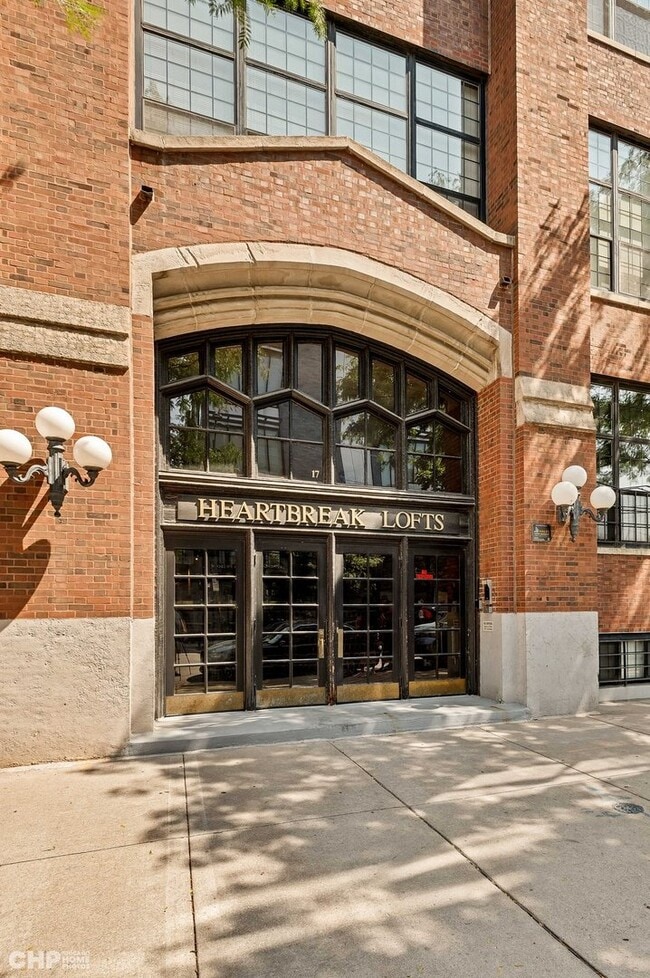 Building Photo - 17 N Loomis St