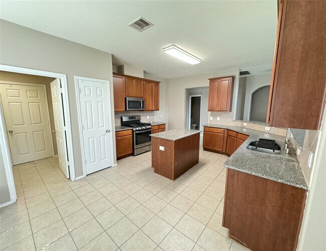 Building Photo - 5015 BridgeValley Ct