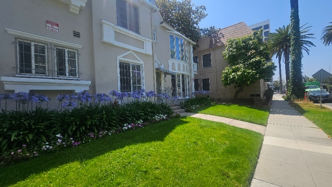 Foto del edificio - 118 N Gale Dr