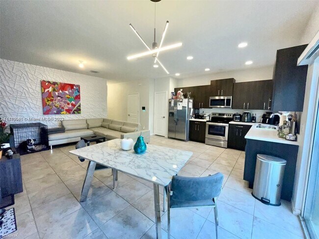 Foto del edificio - 3 br, 2.5 bath House - 4037 NW 11th Pl