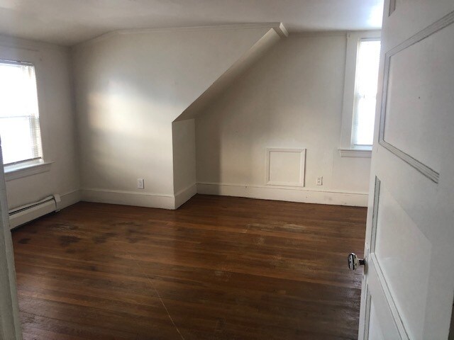 Building Photo - 90 Elm St