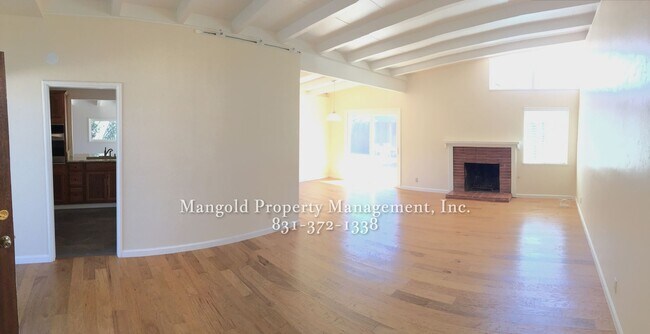 Foto del edificio - Beautiful 3-Bed, 2 Bath Mission Fields Home in Carmel-by-the-Sea with Modern Kitchen and Hardwood...