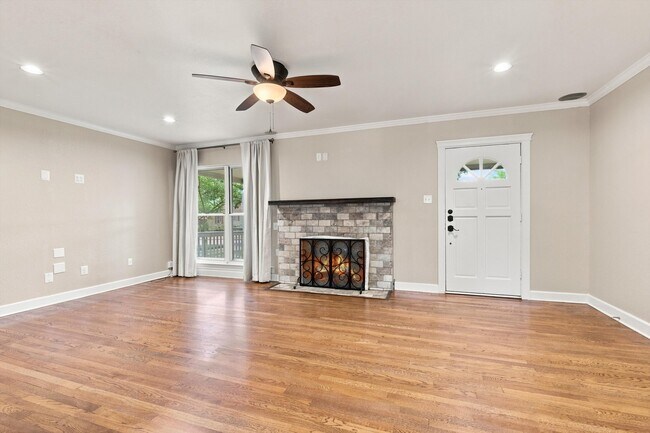 Building Photo - 167 E Edgewood Pl