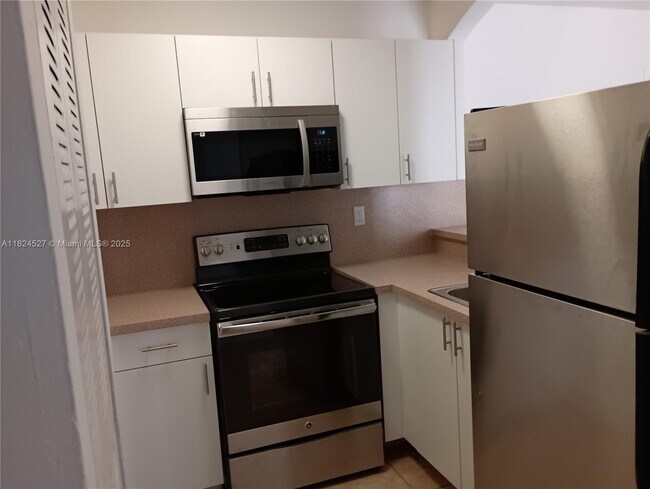 Foto del edificio - 8145 NW 7th St