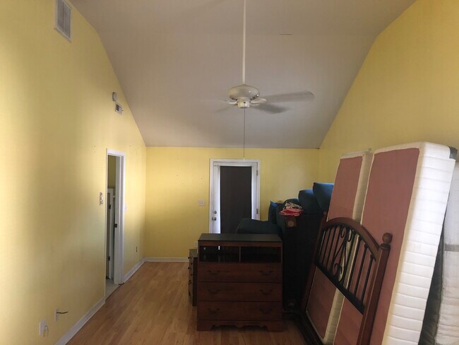 Building Photo - 205 Poplar St