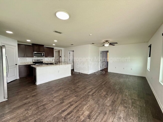 Foto del edificio - 3640 Alta Lakes Blvd