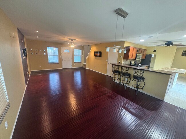 Foto del edificio - Charming 3-Bedroom, 2.5- Bath Home with New Roof, Modern Updates & Spacious Fenced Backyard in a ...